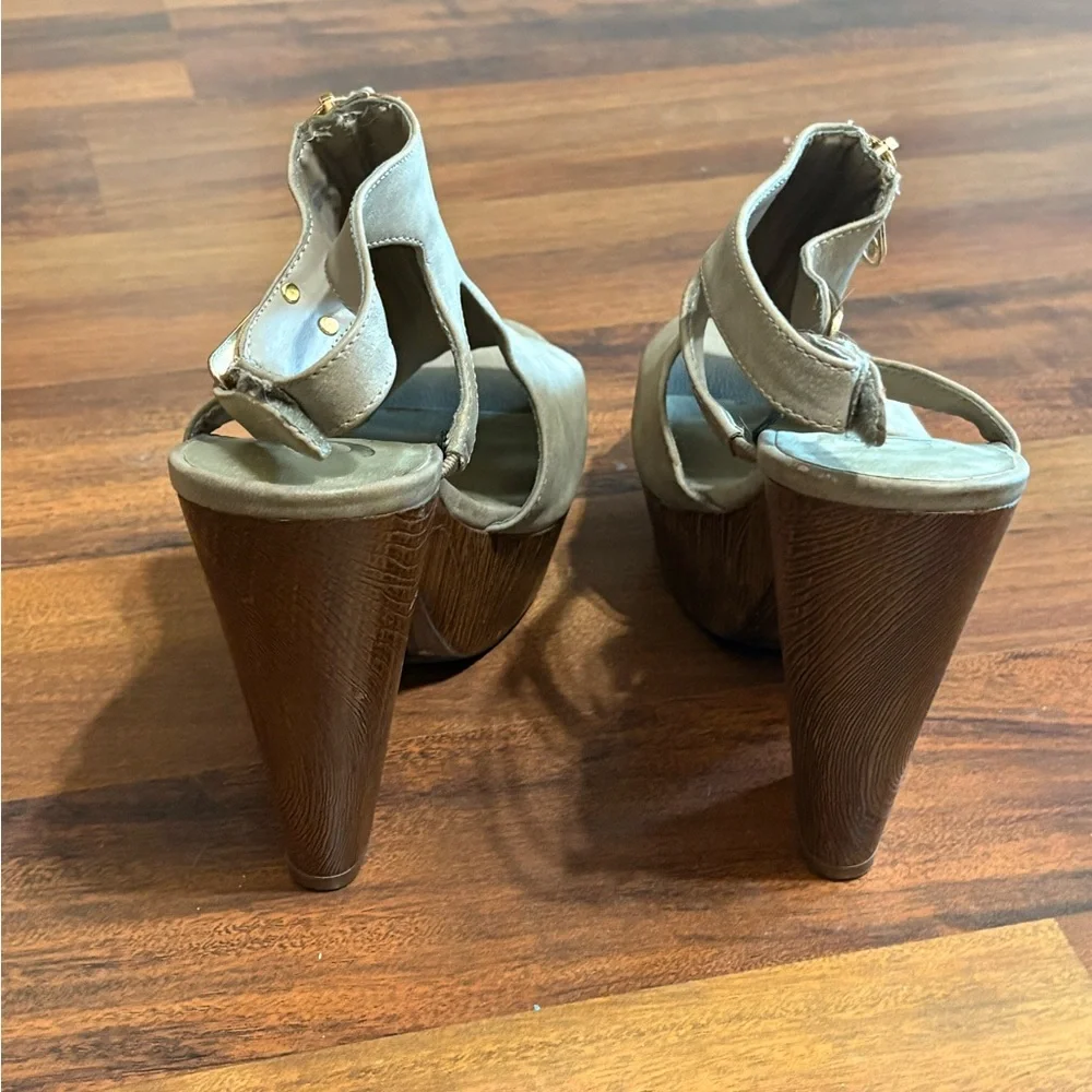 G by Guess Sailors Open-Toe Platform Heel Sandals – Size 10M
